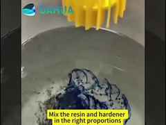 Aplicación de resina epoxi en placas de acero